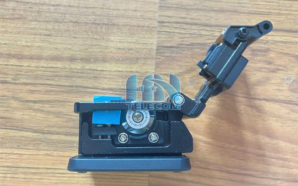 Dao cắt sợi quang Tribrer CLV - 100E là gì